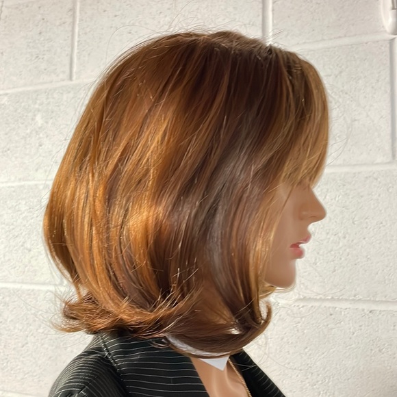 NWT amber copper wig end curl bob with bangs center part glossy 11”- 13” stretch - Picture 4 of 16